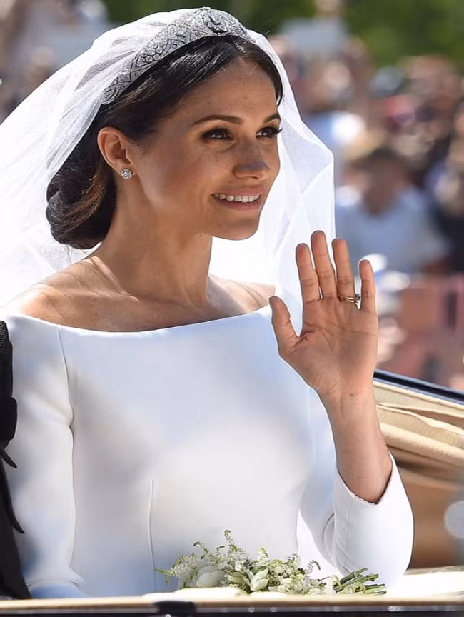 Trải qua một đời chồng nhưng Meghan Markle vẫn tìm được hạnh phúc bên chàng hoàng tử kém mình 3 tuổi.
