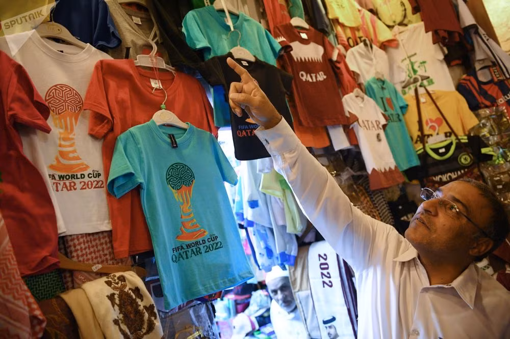Cửa hàng quần áo trong khu trợ Souq Waqif ở Doha.