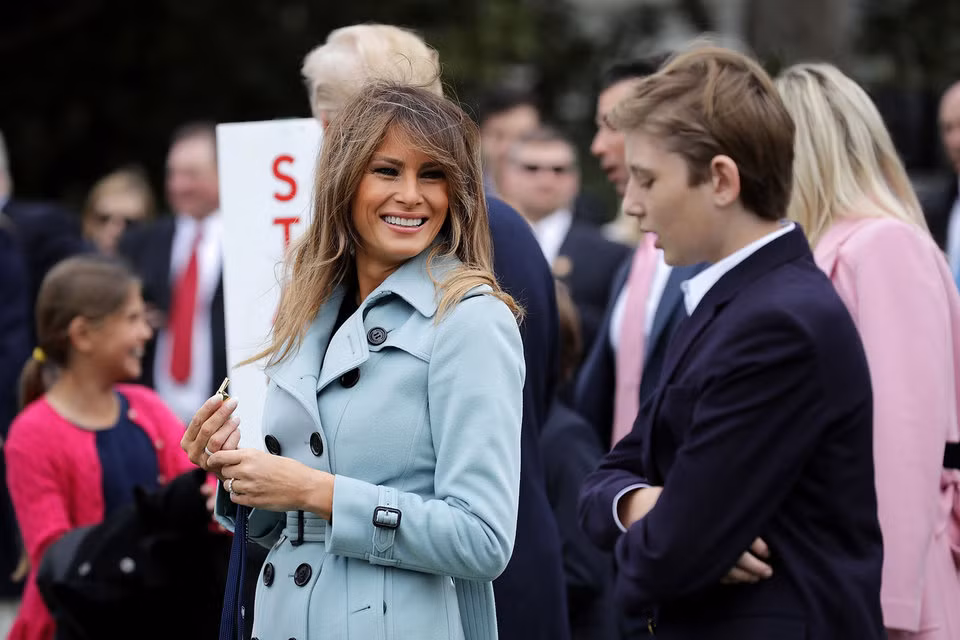 Bà Melania dành nhiều thời gian để chăm sóc cho cậu con trai 12 tuổi Barron.