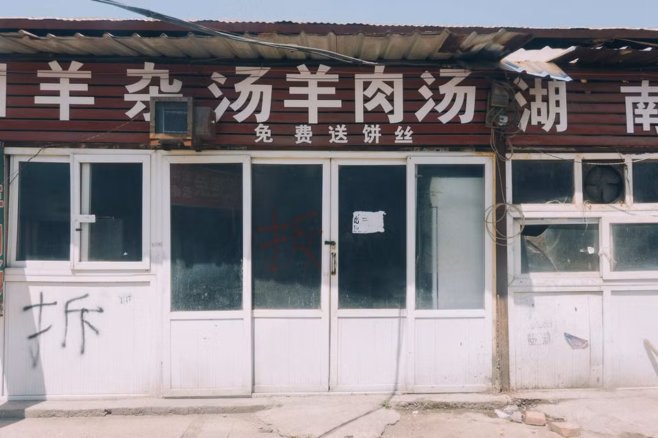 Tuy nhiên, Liu đang lo lắng cho công việc kinh doanh của mình. Theo Liu, thông thường vào thời điểm này, nhà máy có tới 120 nghìn công nhân. Nhưng năm nay, con số này dường như chỉ có một nửa.