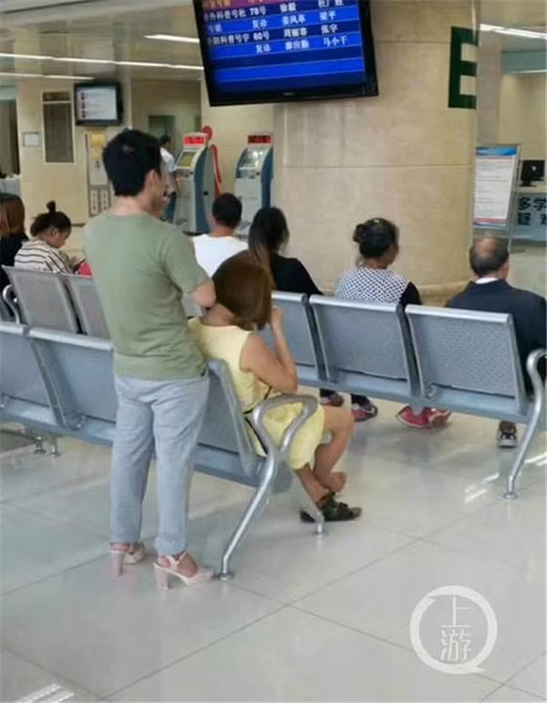 Ban trai soai ca tinh nguyen di giay cao got ho ban gai-Hinh-2