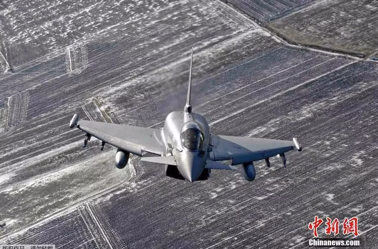 Các tiêm kích Typhoon chỉ mang theo vũ khí không đối không tầm gắn.