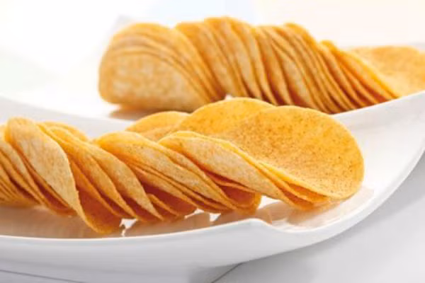 Khoai tây là thực phẩm giàu carbohydrates và khi được đun nóng trong nhiệt độ từ 120 độ trở lên dưới tác dụng của axit amin và đường có trong khoai tây đã tạo ra acrylamide một chất rất nguy hiểm gây ung thư.