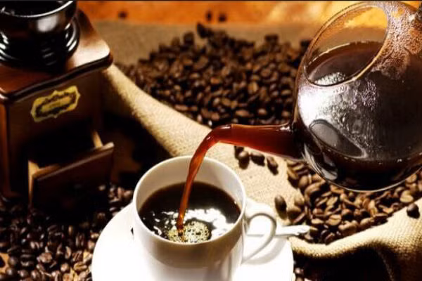Vì acrylamide rất dễ hòa tan trong nước, sau khi đã pha chế kiểm tra lại vẫn thấy chứa chất crylamide độc hại, vì thế nên chú ý hạn chế uống những thức uống này. 