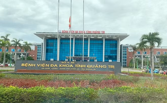 Đó là bà N.T.H.H. (63 tuổi, trú thôn Dương Lệ Đông, xã Triệu Thuận). Bà H. nhập viện điều trị bệnh tại khu nhà G Bệnh viện Đa khoa tỉnh Quảng Trị. Đây là khu nhà mà ca bệnh 832 và 904 từng điều trị, các ca bệnh 750 và 833 cũng đã từng đến. Khu nhà này đã được tỉnh Quảng Trị cho phong tỏa tạm thời ngày 9/8.