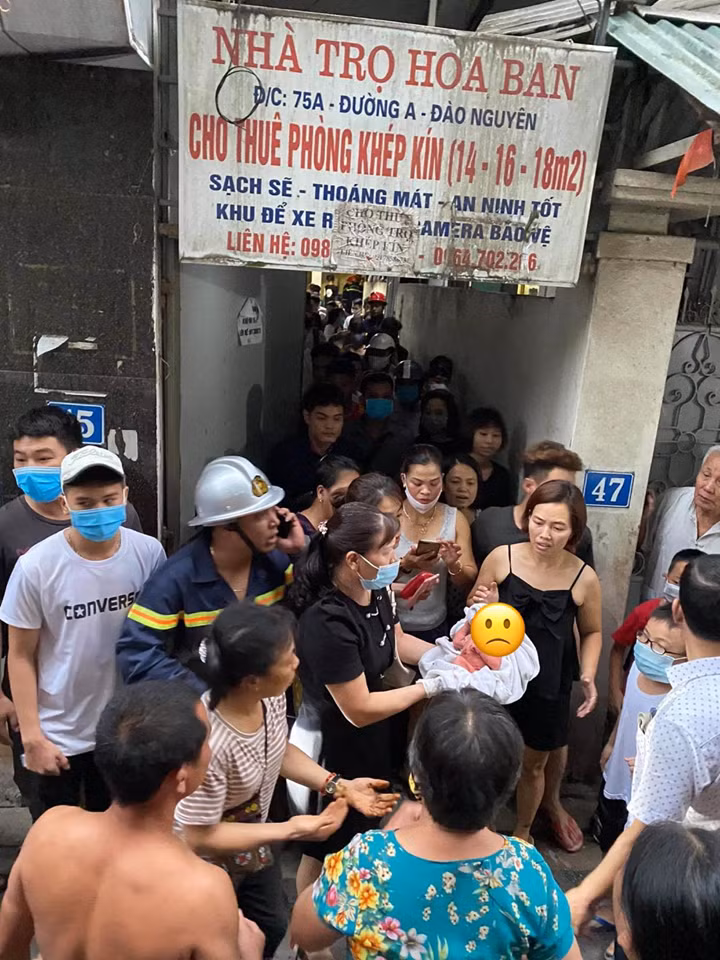 Nghi van be so sinh bi me vut bo vao giua khe tuong-Hinh-2