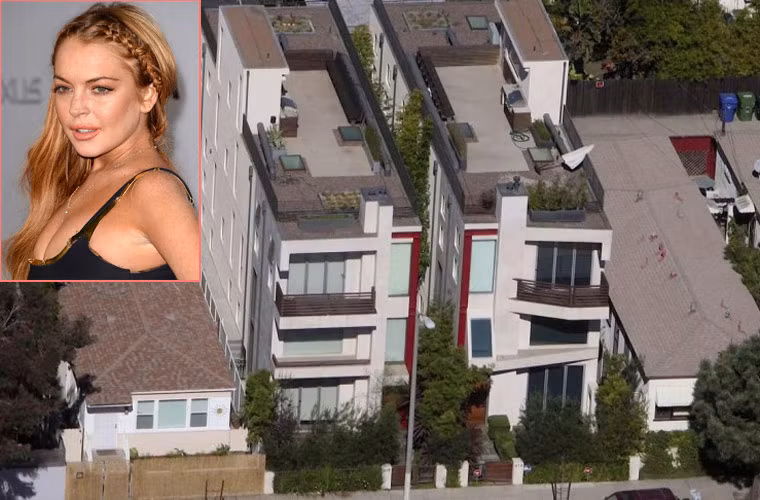 Vì quần áo vứt vạ vật linh tinh khắp căn hộ ở Soho nên Lindsay Lohan thuê hẳn một trợ lý chỉ để phân loại quần áo món nào ra món đó. Những món đồ không dùng và mới mua chưa mở ra nằm khắp nơi chất đống trong nhà.