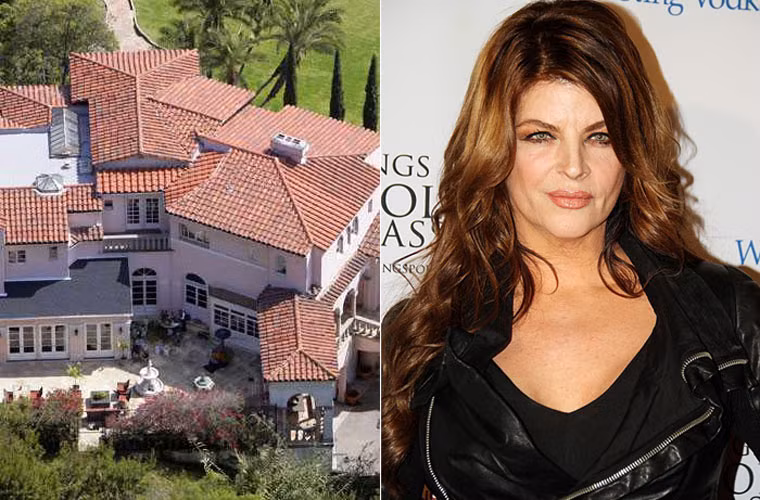 Mỗi năm Kirstie Alley tiêu hơn 40.000 USD cho thú cưng gồm vài con chó và vượn, cáo. Nhà của nữ diễn viên lúc nào cũng đầy lông chó, khỉ và mùi hôi thối.