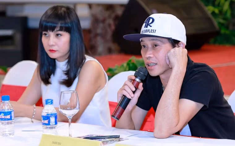 Chương trình do Nghệ sĩ hài Cát Phượng, Giám đốc sản xuất kiêm tổng đạo diễn tổ chức thực hiện. "Ngoài mục đích mang đến tiếng cười giải trí cho khán giả hâm mộ, tôi còn mong muốn mang đến cho khán giả một chương trình nghệ thuật ý nghĩa có dấu ấn riêng. Trong Liveshow Hoài Linh 2016 chất lượng nghệ thuật được đặt lên hàng đầu", giám đốc Cát Phương cam kết.
