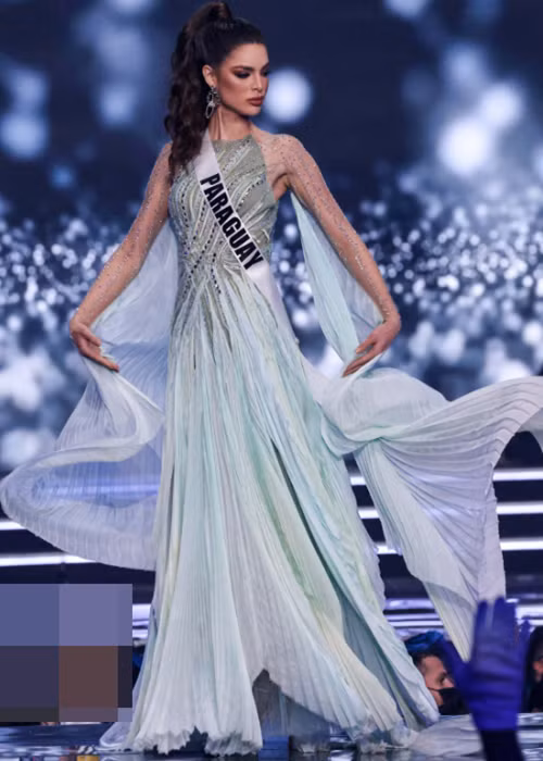 Đại diện Paraguay chọn váy dạ hội có tà bay bổng. Ảnh: Philstarlife