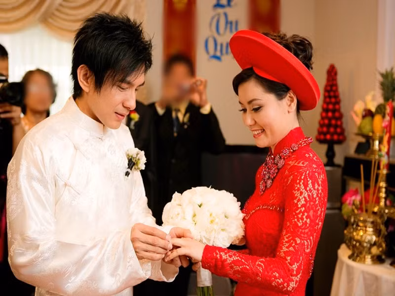 Cap sao Viet ly hon gay tiec nuoi nhat showbiz nam 2021