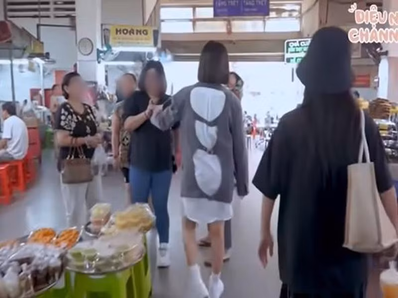 Diệu Nhi để lộ thân hình nặng nề khi quay clip ăn uống vào tháng 6 và tháng 7/2021. Ảnh: Vietnamnet