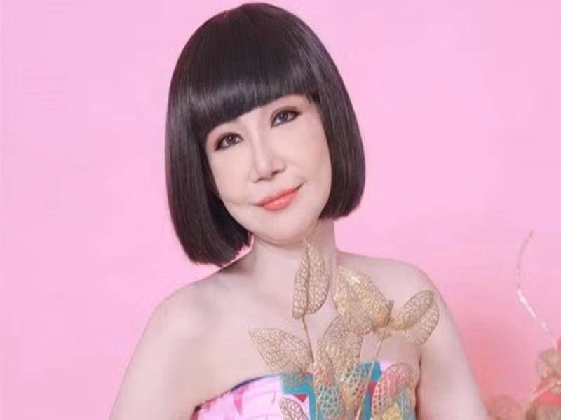 “Huệ chưa bao giờ than vãn dù tôi biết rất rõ cơ thể em đã rệu rã, chỉ chờ đến giây phút ra đi. Có lần em nhìn tôi và nói: “Phải chi đời em kết thúc sớm hơn thì đỡ quá chị hén”. Câu nói này khiến tôi ám ảnh, mất ngủ nhiều đêm”, nghệ sĩ Bạch Tuyết cho hay. Ảnh: Zing