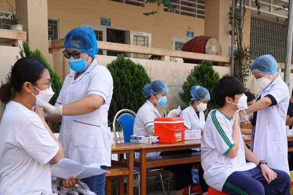 Sáng 23/12: Hà Nội 3 ngày liên tiếp dẫn đầu ca mắc mới Sang 23/12: Ha Noi 3 ngay lien tiep dan dau ca mac moi