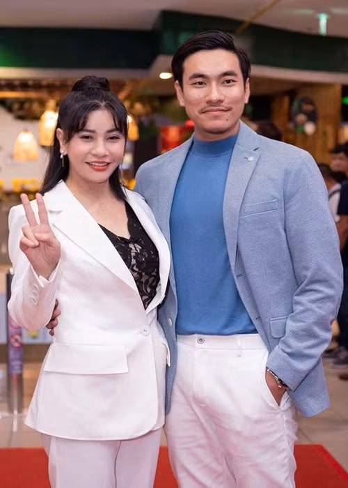 Hậu ly hôn Thái Hòa, Cát Phượng gắn bó với Kiều Minh Tuấn (trong ảnh). Mới đây, chuyện tình 12 năm của Cát Phượng - Kiều Minh Tuấn bị nghi rạn nứt khi cả hai gặp nhau như người dưng tại sự kiện. Phía Cát Phượng lên tiếng giải thích để xóa tan nghi vấn ngó lơ Kiều Minh Tuấn. Ảnh: FB Kiều Minh Tuấn