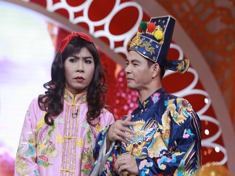 Trong Táo Quân, nhân vật Nam Tào (Xuân Bắc đóng) có những màn chặt chém hài hước, lém lỉnh với các Táo. Ngoài ra, nếu như Bắc Đẩu (Công Lý đóng) chua ngoa, đanh đá, nữ tính, điệu đà, thì Nam Tào mạnh mẽ, cứng rắn. Ảnh: Dân Trí