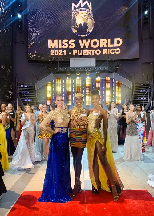 Theo sau Olivia là đại diện Cameroon và Puerto Rico. Ảnh: Miss World