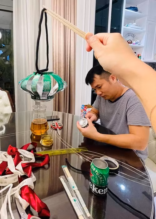 Theo Phụ nữ Việt Nam, chồng sắp cưới của Vân Hugo là doanh nhân có kinh nghiệm trong ngành giáo dục.