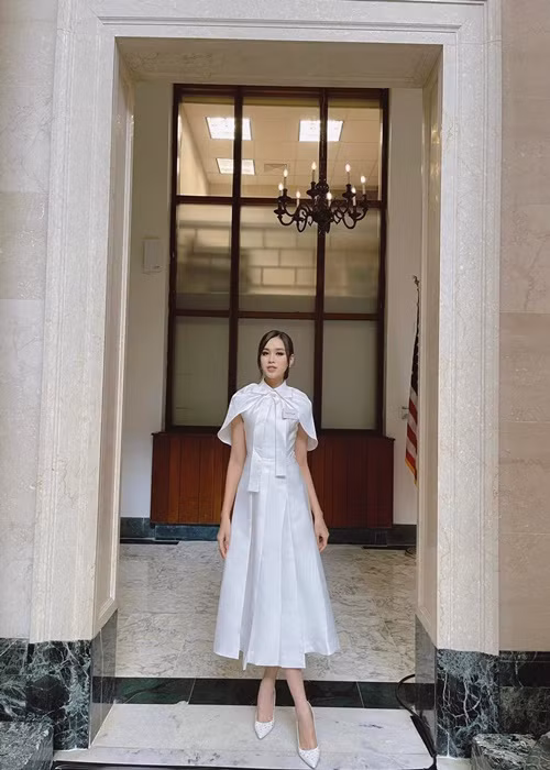 Sau phần thi đối đầu, Đỗ Thị Hà bước vào phần thi phỏng vấn kín với ban giám khảo. Ảnh: FB Đỗ Thị Hà