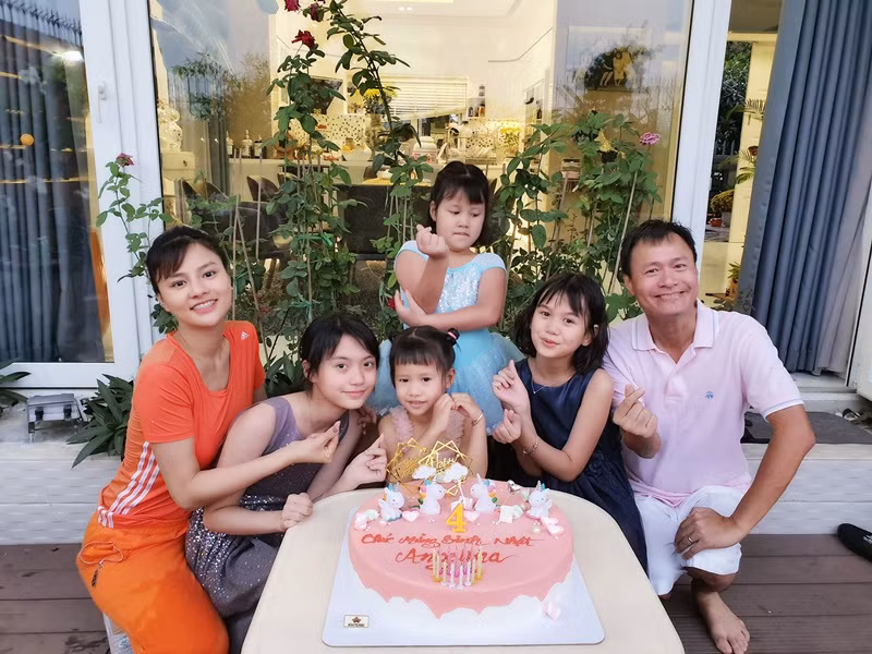 Vũ Thu Phương khéo kết nối con chung với con riêng.