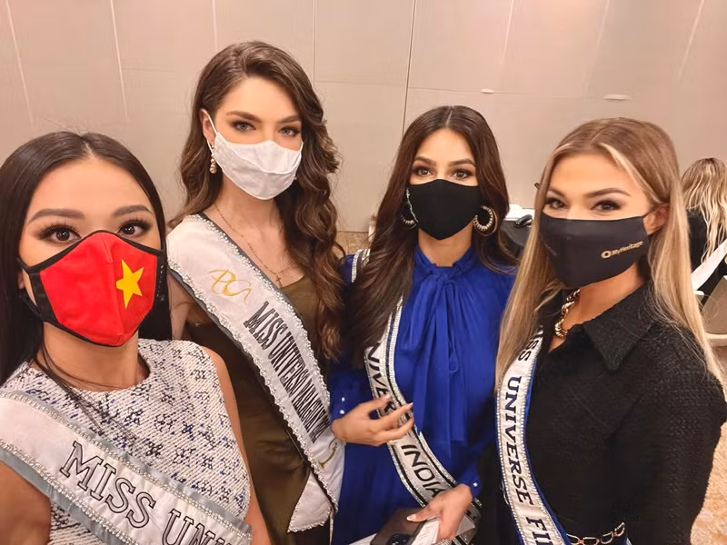 Sau khi nhập cuộc, Kim Duyên được chuyên trang sắc đẹp Missosology dự đoán sẽ lọt top 21 chung cuộc.