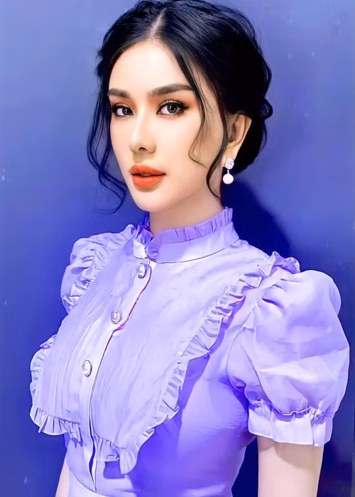“Anh Phi Hùng đang ở nhà của anh nhé mọi người. Mình vào Facebook anh ấy rồi hỏi anh đang ở đâu vậy? Chị không có giữ anh Hùng, giờ chị là mẹ đơn thân, tự giữ chị”, Lâm Khánh Chi cho hay. Ảnh: FB Lâm Khánh Chi
