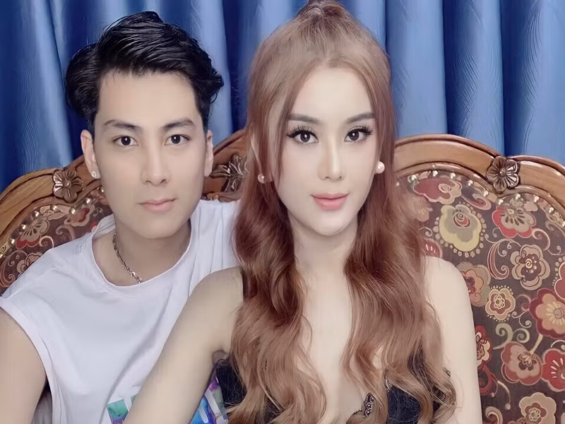 Trong khi đó, ngày 25/11, Lâm Khánh Chi đăng tải hình ảnh bên chồng. Ảnh chụp màn hình