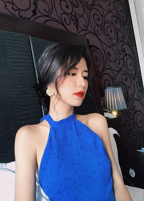 Ngọc Hiện đang là sinh viên khoa thiết kế thời trang trường Đại học Mỹ thuật công nghiệp.