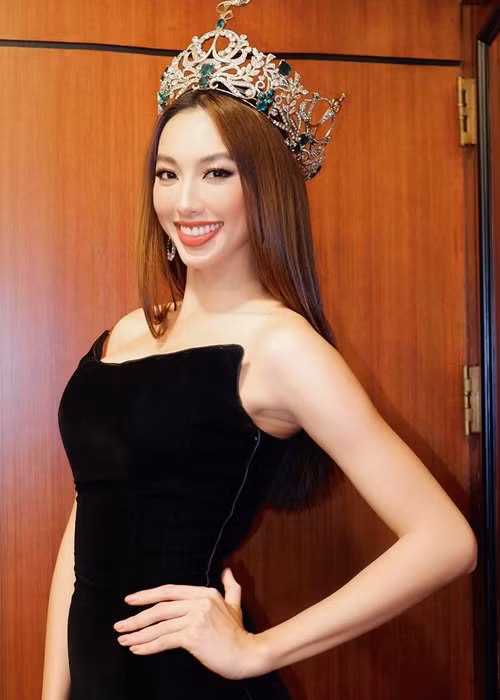  Nguyễn Thúc Thùy Tiên đăng quang Hoa hậu Hòa bình Quốc tế 2021 vào tối ngày 4/12 tại Thái Lan. Ngay sau đó, cô bắt đầu nhiệm kỳ của mình. Ảnh: FB Thùy Tiên