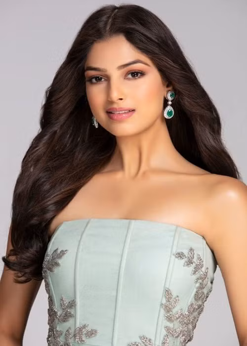 Harnaaz cho hay, cô yêu thích bơi lội và yoga. Ảnh: Miss Diva