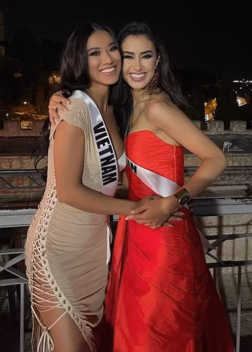 Bước sang ngày thứ 5 tham gia cuộc thi, Kim Duyên tỏ ra hòa nhập rất nhanh. Ảnh: Instagram Sarah Loinaz