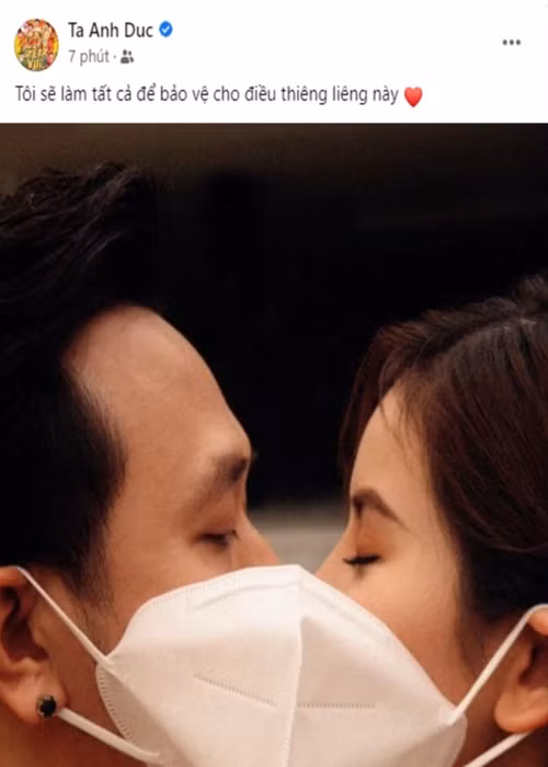 Anh Đức công khai hẹn hò Uyên Tô hồi tháng 2/2021. Bạn gái của nam diễn viên sinh năm 1991, kém Anh Đức 4 tuổi và không hoạt động nghệ thuật.