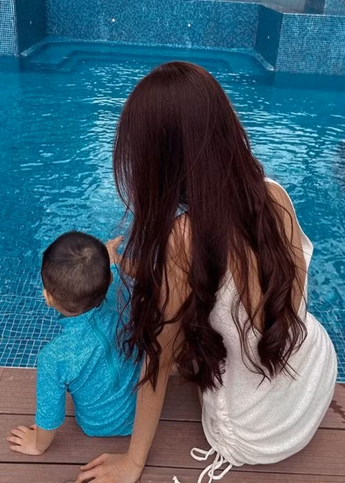 Lan Khuê từng cho biết, do cưới được 3 năm nên vợ chồng cô vẫn được gọi là vợ chồng son. Chừng 5-10 năm nữa, cô sẽ trả lời chính xác câu hỏi cảm nhận về hôn nhân.