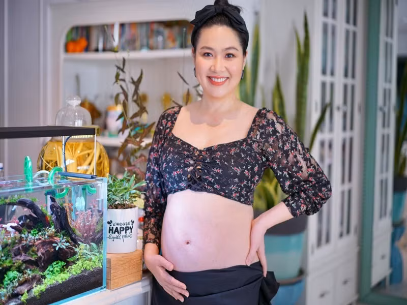 Lê Khánh gọn hơn lần mang bầu đầu tiên vì tập yoga trước khi có thai lần 2.