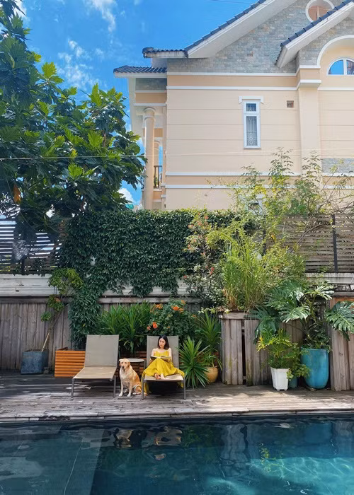 Trước khi sinh con, Hà Tăng khoe cắt tóc ngắn.