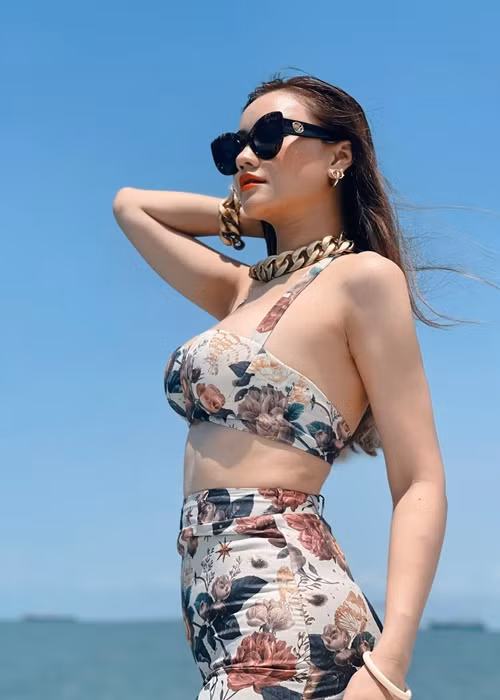 Maya phẫu thuật thẩm mỹ ở Hàn Quốc. Nữ ca sĩ cho biết, cô chỉ thực hiện các tiểu phẫu đơn giản trên mặt nên nhiều lúc quên mất bản thân từng dao kéo.