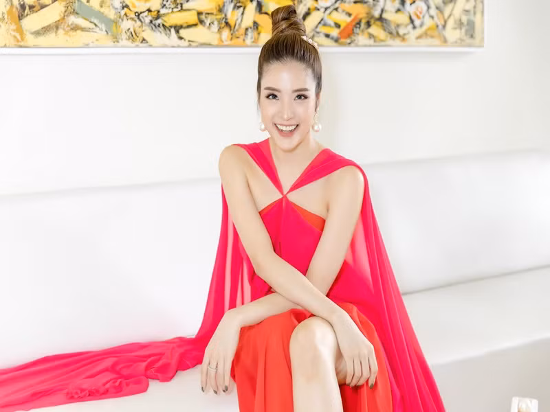 Trong cuộc phỏng vấn với Giadinhnet, người đẹp cho biết, mục tiêu cuộc sống của cô là lo cho con được phát triển đầy đủ và hướng ngoại ngay từ bây giờ để con trai du học ở nước ngoài.