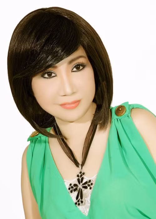  Nghệ sĩ Thanh Kim Huệ qua đời ngày 23/12 do bệnh ung thư. Sinh thời, bà có nhiều vai diễn nổi tiếng như Lan trong "Lan và Điệp", Thị Hến trong "Nghêu- Sò- Ốc- Hến", Tiêu Kim Yến trong "Người tình trên chiến trận", Chúc Anh Đài trong "Lương Sơn Bá – Chúc Anh Đài". Ảnh: Người lao động