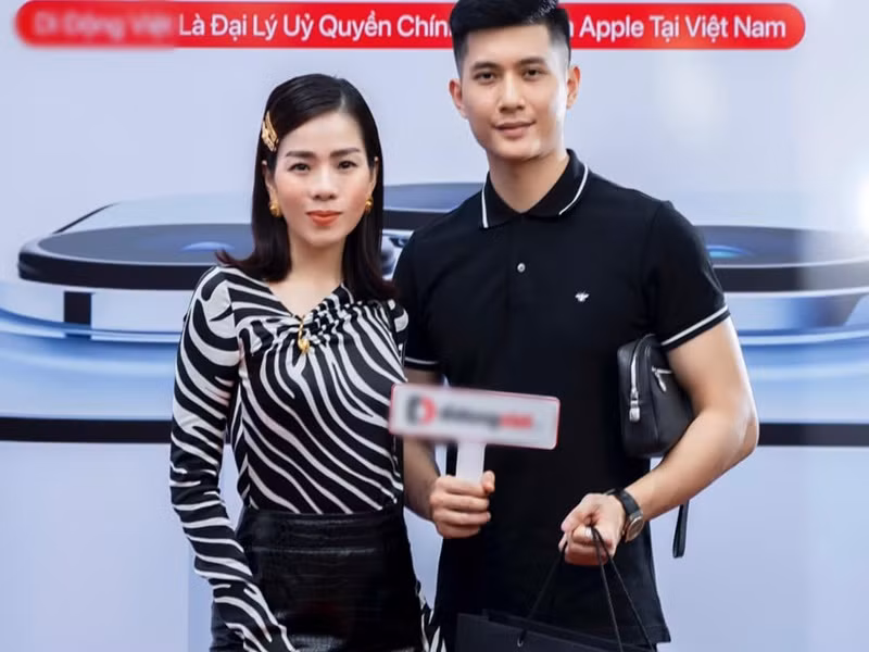 Trước khi công khai, Lệ Quyên và tình trẻ nhiều lần úp mở chuyện hẹn hò. Ảnh: FB Lệ Quyên
