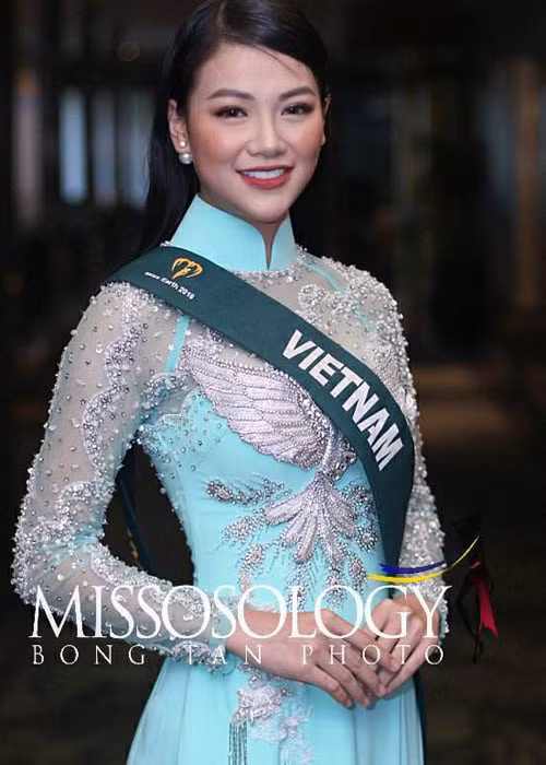 Trước chung kết, Phương Khánh liên tục khiến người hâm mộ nức lòng khi giành các giải thưởng phụ. Cô đoạt 2 giải vàng ở phần thi trang phục dân tộc và trang phục dạ hội, 1 giải bạc ở phần thi trang phục áo tắm. Ảnh: Missosology