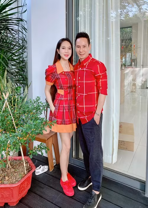 Theo Minh Hà, yếu tố quan trọng nhất để tạo nên sự đồng điệu là ở màu sắc của trang phục.