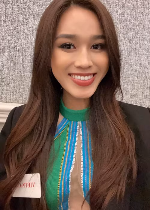 Ở vòng thi thứ hai của phần thi tài năng, Đỗ Thị Hà quyết định đánh đàn T'Rưng ca khúc Latin đình đám “Despacito”, thay cho bài “Cô gái vót chông”. Ảnh: FB Đỗ Thị Hà