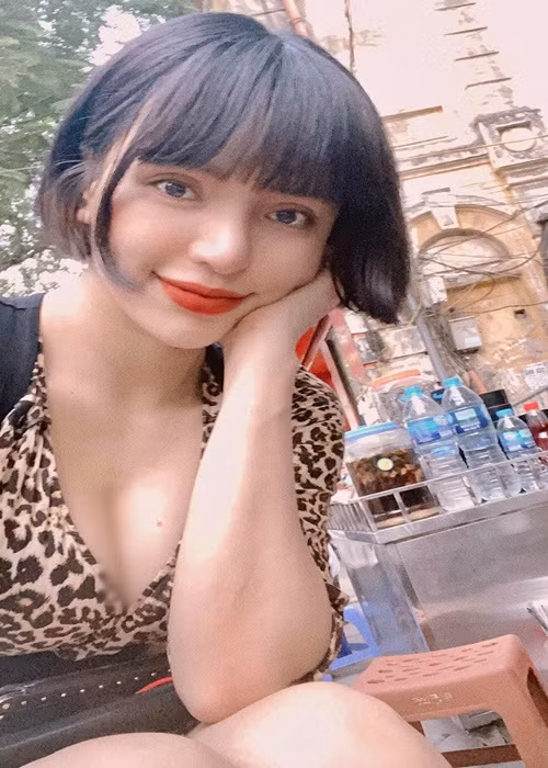 Hình ảnh Khả Trang trong 1 năm ở ẩn.