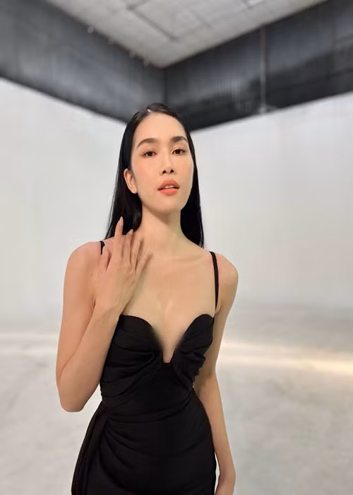 Gần đây, Phương Anh làm mới hình ảnh bằng việc biến hóa phong cách. Nàng á hậu sinh năm 1998 khi thanh lịch, lúc quyến rũ, cá tính. Ảnh: FB Phương Anh