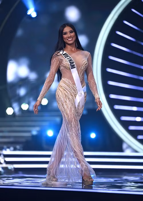 Để đạt thành tích Top 16, Kim Duyên rất nỗ lực trong các hoạt động của cuộc thi. Ảnh: Miss Universe