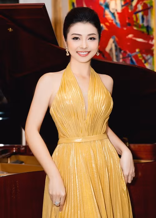 Ngoài làm MC, trong những năm qua, Jennifer Phạm còn đóng phim.