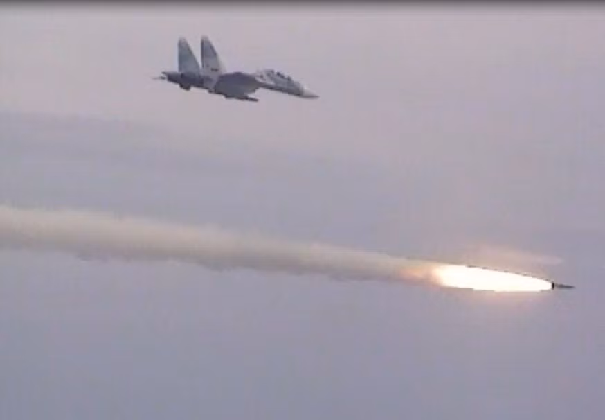 Kh-31A còn được biết đến với tên gọi “Mini Moskit” bởi nó có hình dáng bên ngoài rất giống với tên lửa chống tàu siêu thanh P-270 Moskit, được trang bị trên các tàu chiến mặt nước. Tên lửa được phát triển bởi Phòng thiết kế Zvezda-Strela (nay là Tổng công ty tên lửa chiến thuật Nga KTRV) vào năm 1982, được chấp nhận đưa vào sử dụng từ năm 1988.