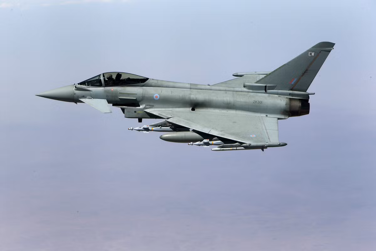 Gói nâng cấp chiến tranh điện tử mới nhất dành cho máy bay Eurofighter Typhoon theo đánh giá có thể khiến nó sánh ngang hay qua mặt máy bay tác chiến điện tử chuyên nghiệp EA-18G Growler của Mỹ.