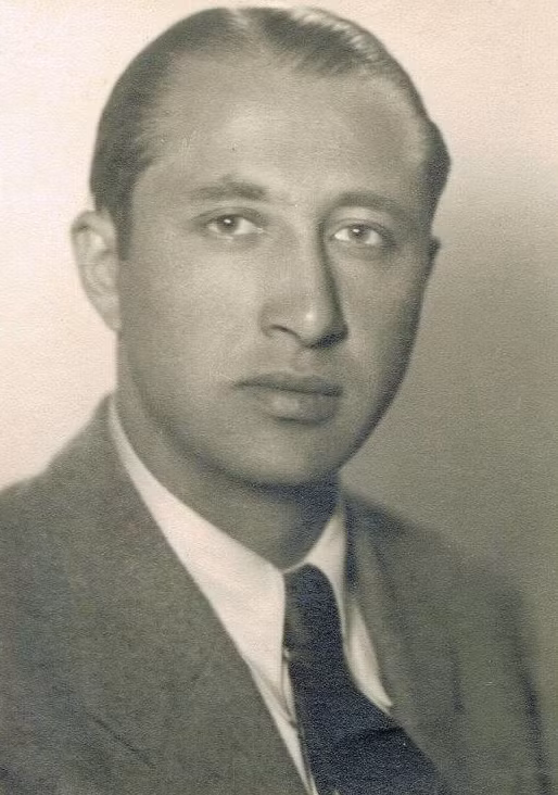 Dusko Popov là điệp viên nổi tiếng trong giới tình báo thế giới. Tiểu thuyết gia Ian Fleming từng tiết lộ trong cuốn hồi ký rằng, ông Popov chính là cảm hứng giúp ông xây dựng nhân vật điệp viên 007 được nhiều người biết đến.