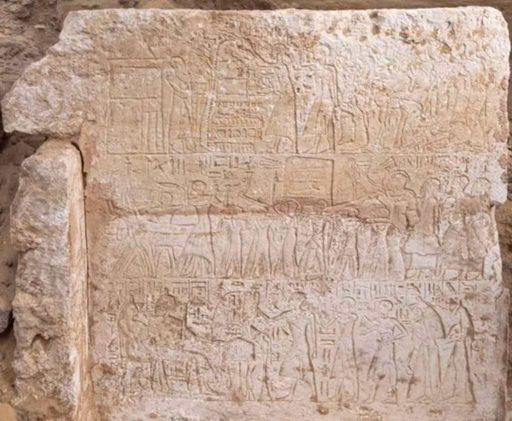 Cụ thể, ngôi mộ lớn nhất được khai quật tại Saqqara thuộc về một người đàn ông có tên "Panehsy".